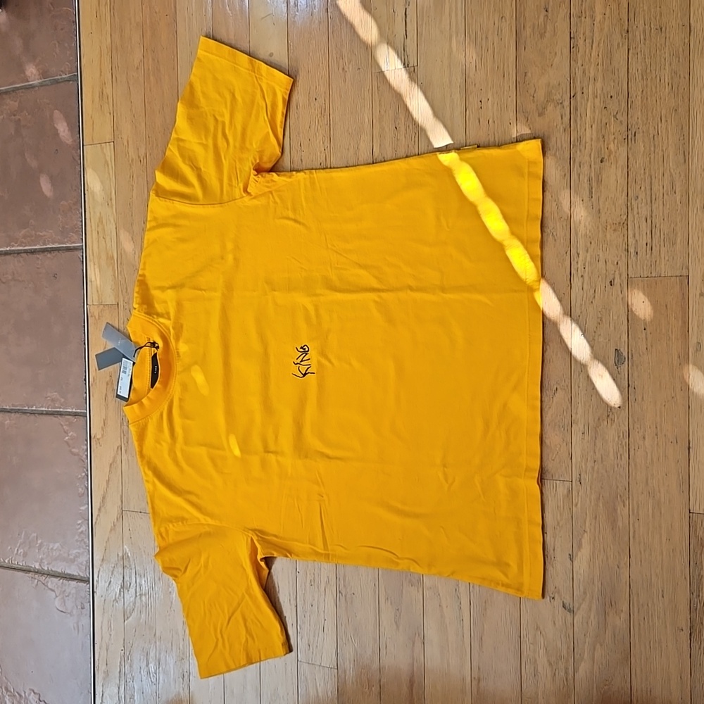 NIP Men's King Look Up T-Shirt Size 2XL Color Yellow